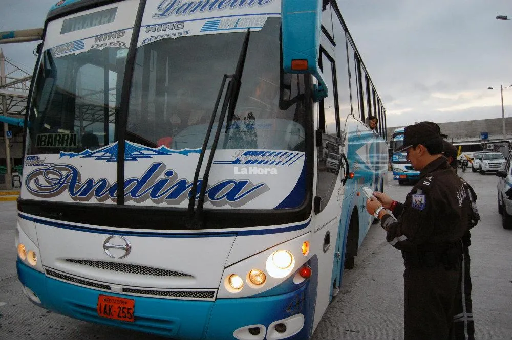 En todas las terminales del país los buses antes de salir serán revisados minuciosamente