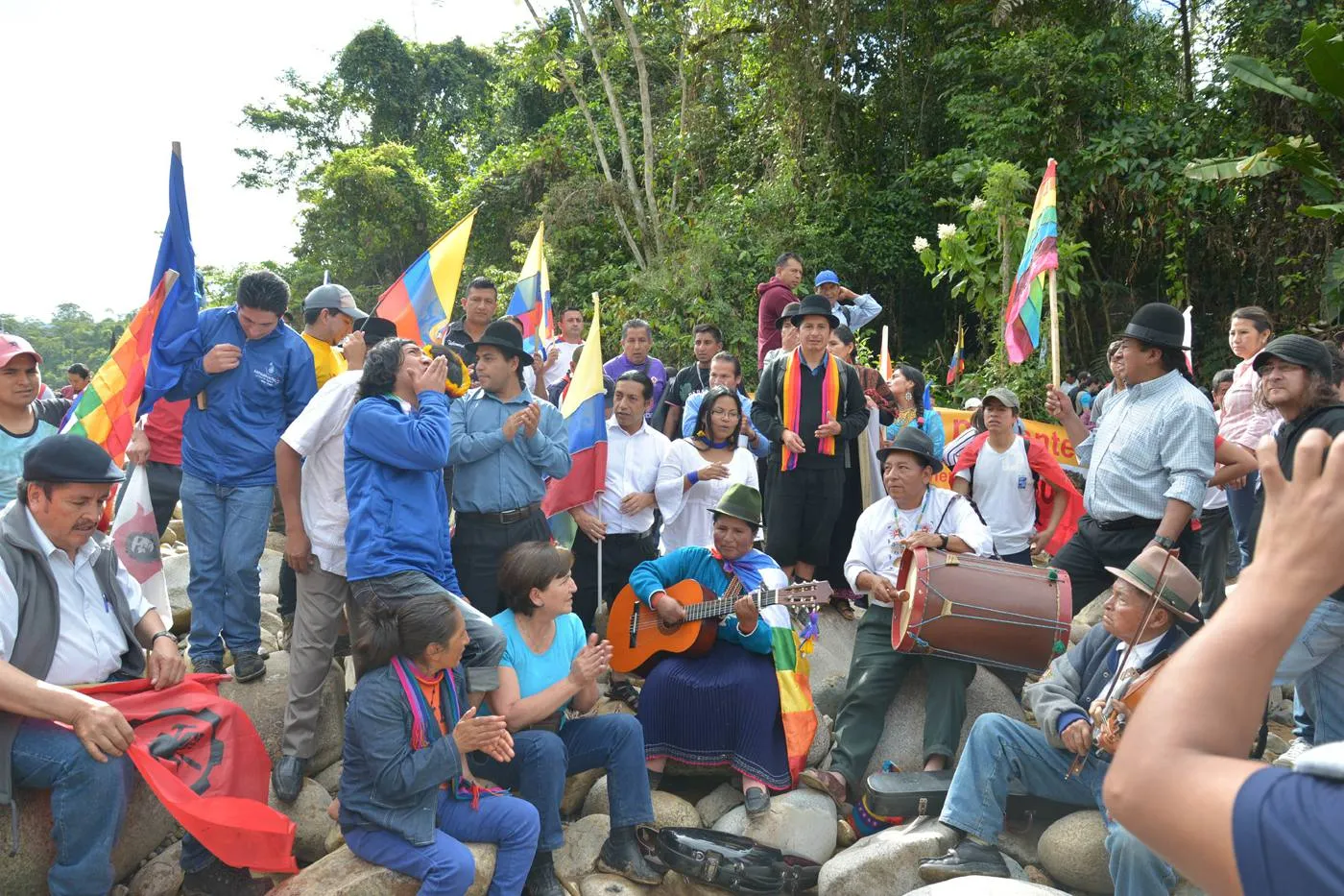 Marcha que recorre el país rumbo a Quito (FOTO DEL UNIVERSO)