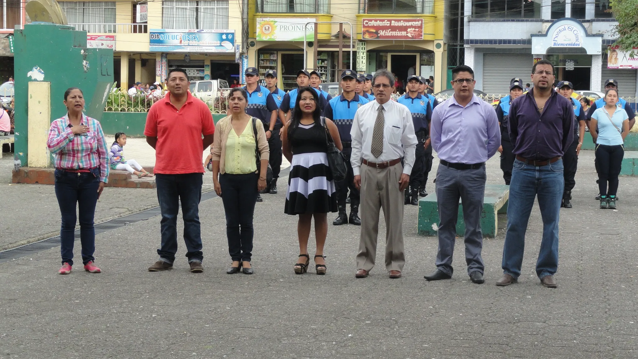Los directores departamentales que acompañaron a este evento cívico