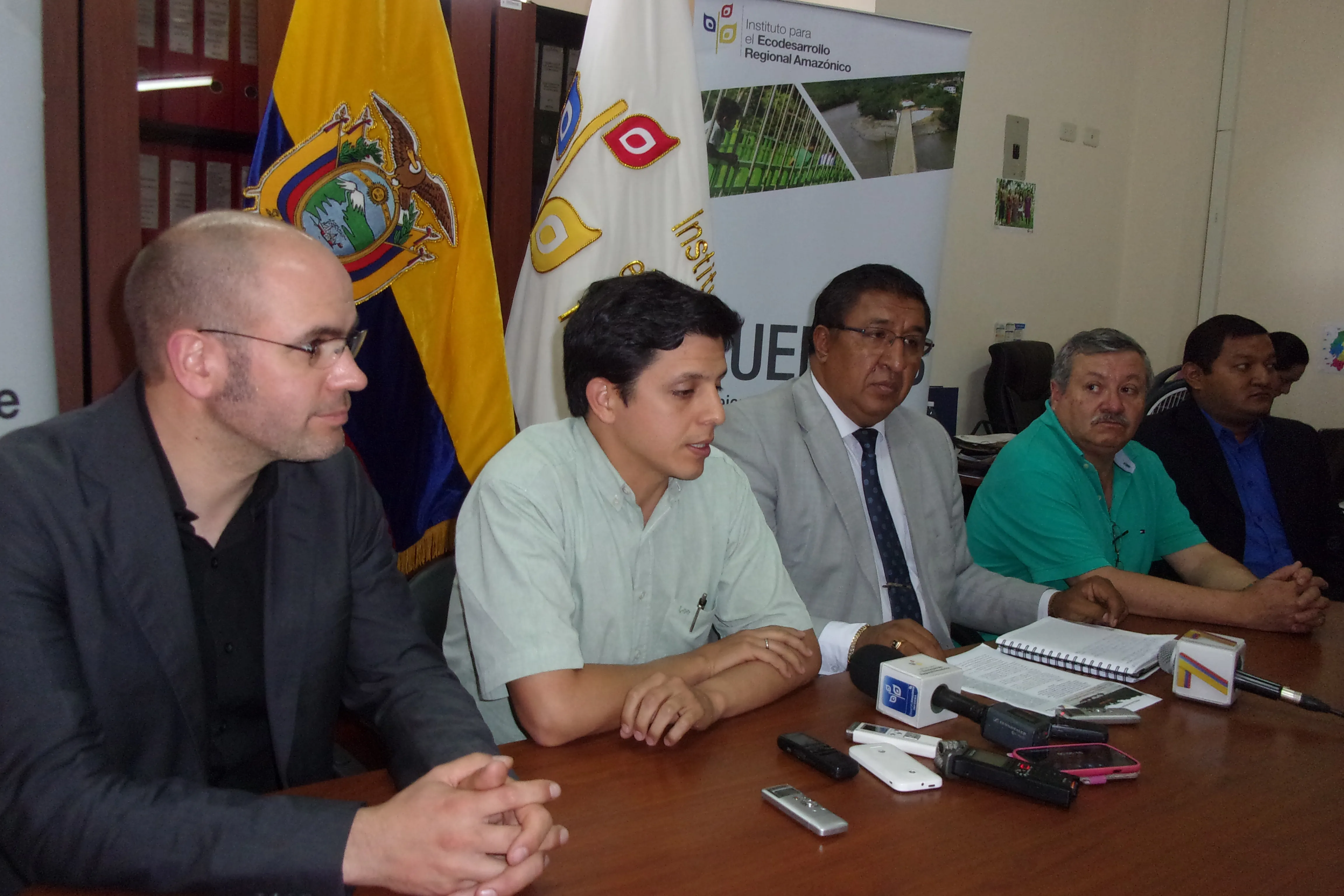 Los integrantes de la mesa directiva que ofrecieron la rueda de prensa en el ECORAE