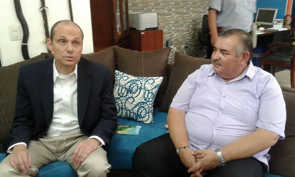 El embajador junto al Prefecto de Pastaza Antonio Kubes
