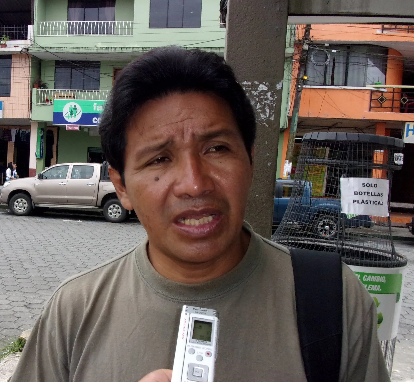 Franco Viteri presidente de la CONFENIAE (Confederación de Nacionalidades Indígenas de la Amazonía Ecuatoriana)