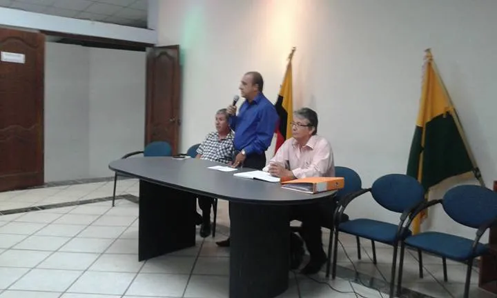 La Comisión Electoral que abalizó el sufragio en la cooperativa doce de mayo