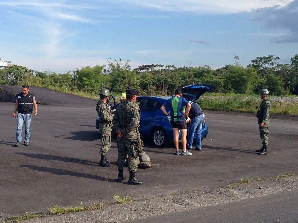 Todos los vehículos tuvieron que estacionarse para ser verificados