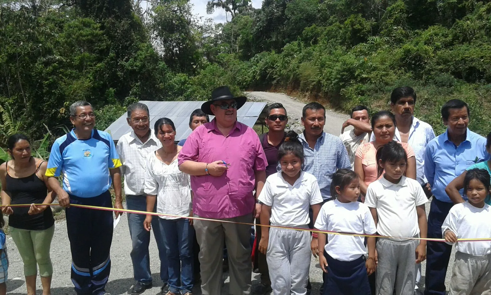 El Prefecto Antonio Kubes en el corte de la cinta inaugural