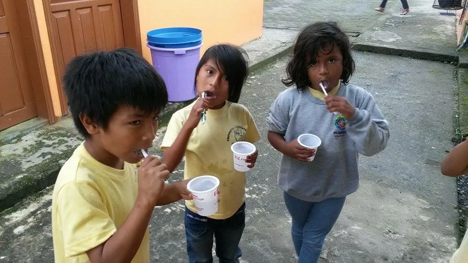 A los niños se les enseñó un correcto cepillado dental en esta escuela