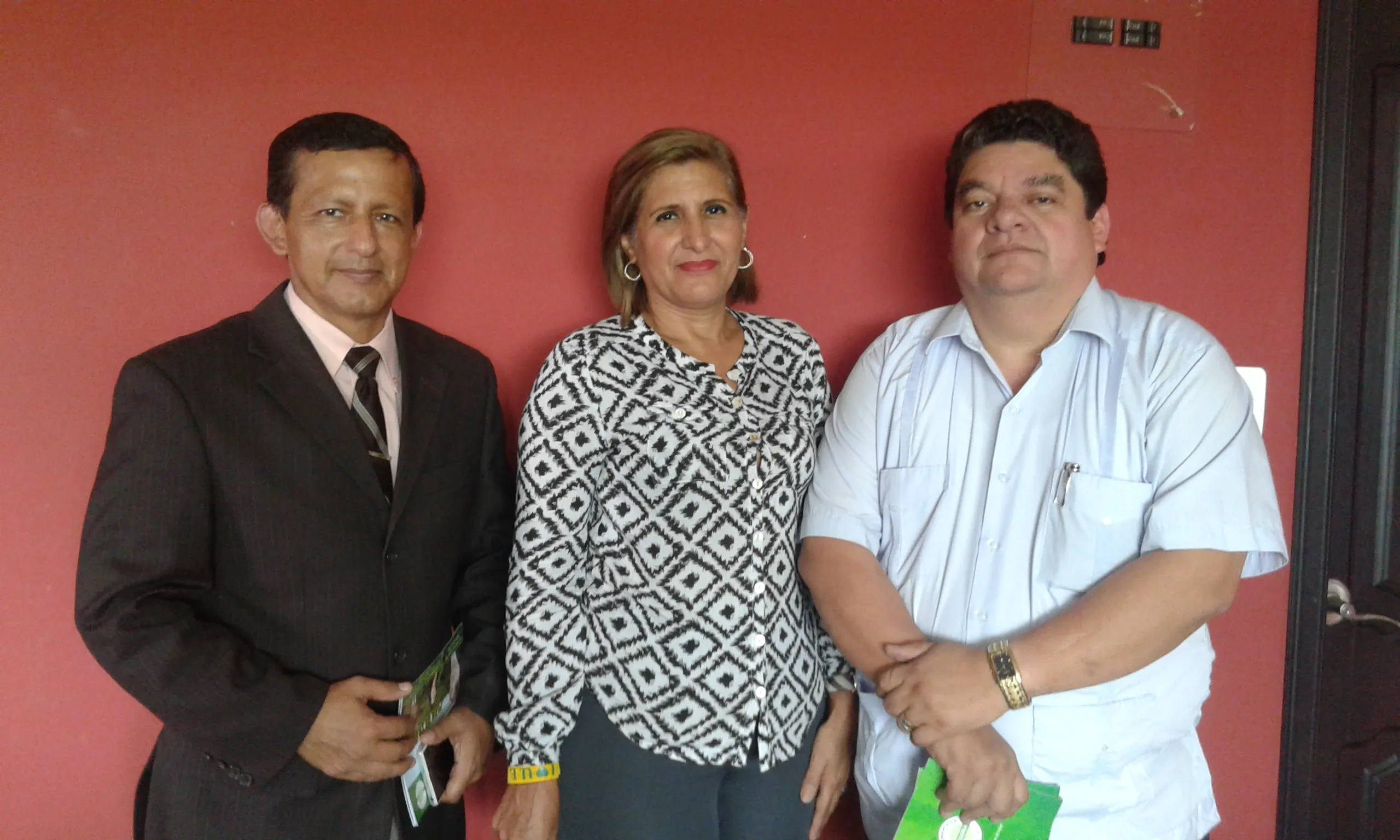 De Izq a der. Edison Samaniego, Nelly Manjarrez y Julio César Vargas