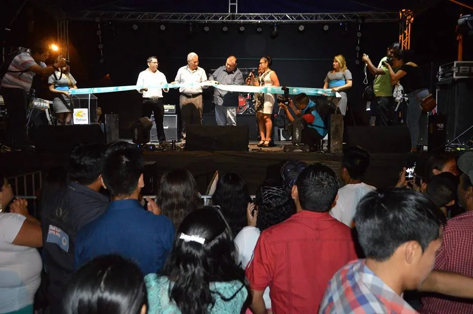 El corte de cinta declarada inaugurada la calle Pichincha