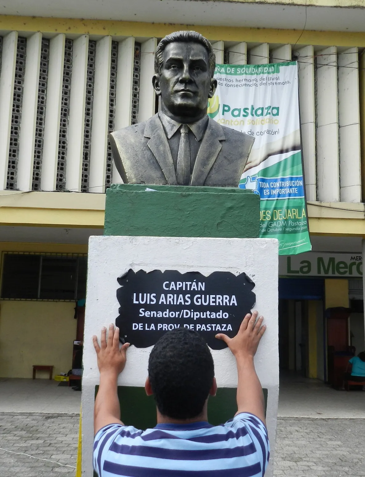 Uno de los monumentos restaurados con su placa respectiva