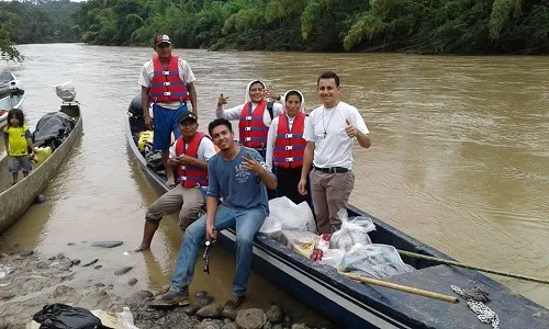 La nueva canoa misionera del Vicariato de Puyo