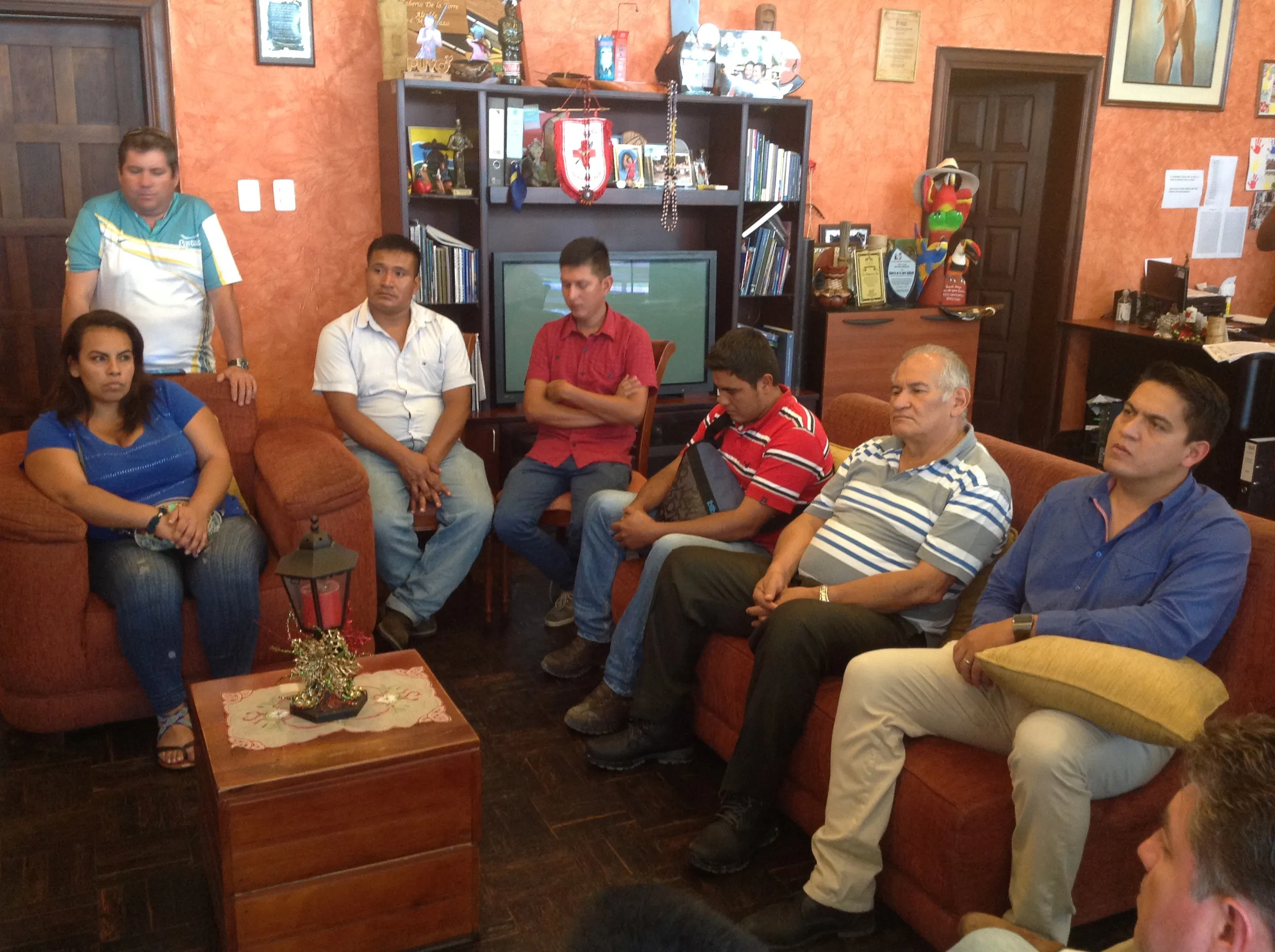 Junto al alcalde la nueva directiva de los trabajadores del GADM de Pastaza