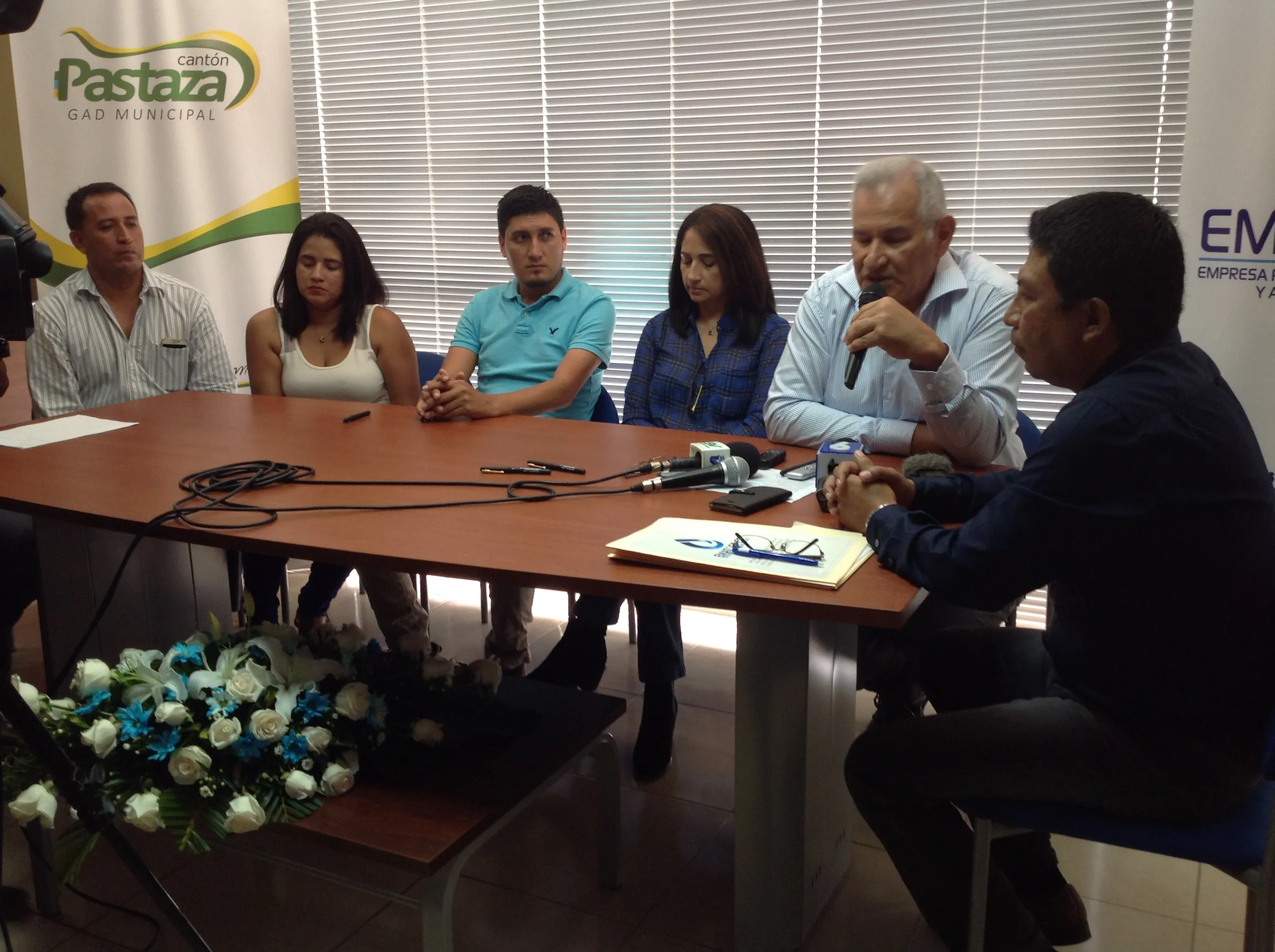 EL ALCALDE DR. ROBERTO DE LA TORRE EN SU INTERVENCIÓN EN ESTA FIRMA DE CONTRATOS