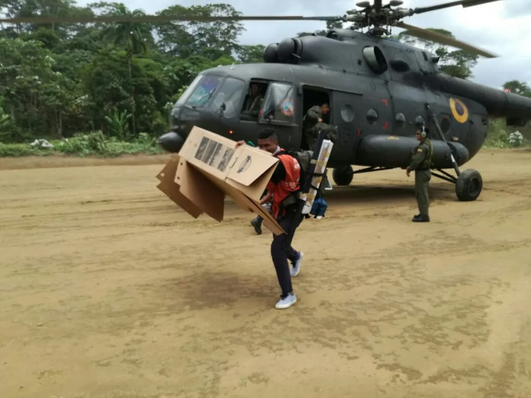 UN HELICÓPTERO DE LAS FFAA DEJA A PERSONAL DEL CNE-P EN EL INTERIOR
