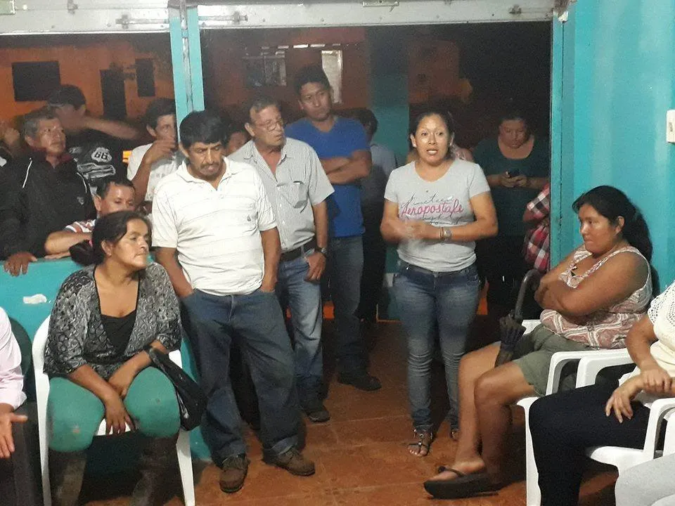 EL PREFECTO JUNTO A SU PUEBLO