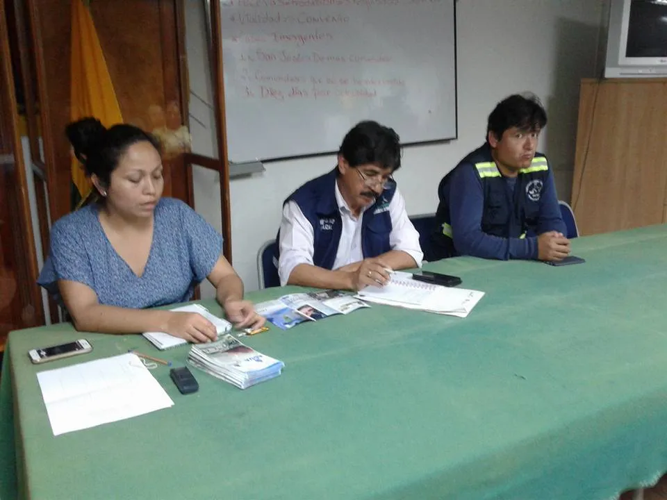 PERSONAL DEL GADM DE MERA JUNTO A LOS INGENIEROS DE FISCALIZACIÓN Y RESIDENTE