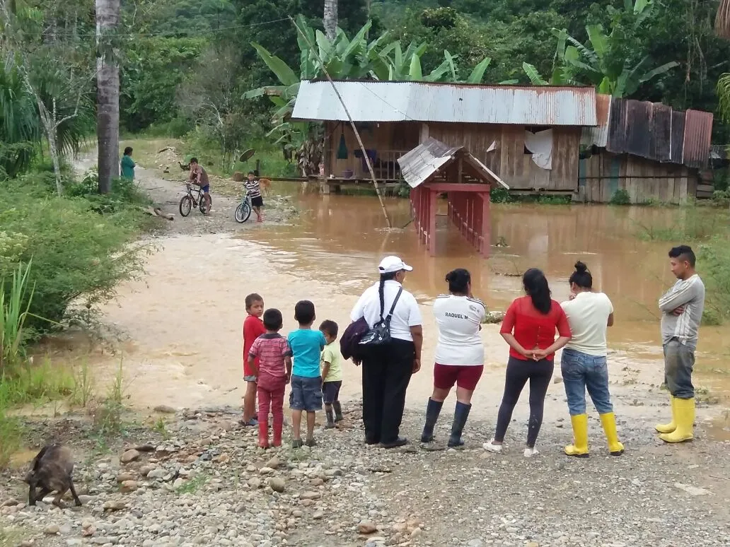 LOS HABITANTES SE QUEDARON SIN PODER PASAR AL ,OTRO LADO DEL PUENTE