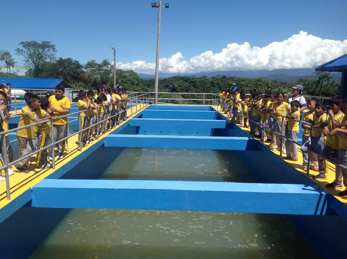 NIÑOS DE VARIOS ESTABLECIMIENTOS EDUCATIVOS VISITAN PLANTA DE AGUA