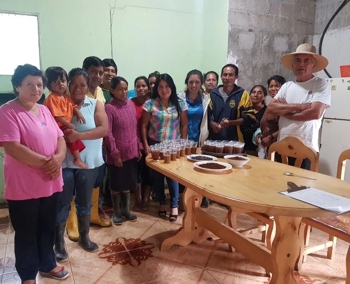 Agricultores dan valor agregado a los productos.