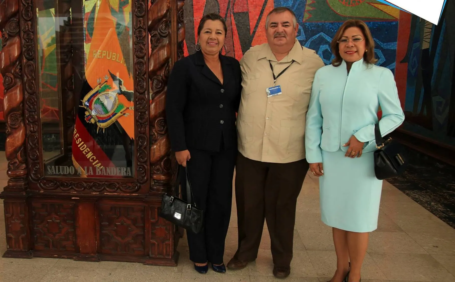 ANTONIO KUBES JUNTO A DOS COLEGAS PREFECTAS