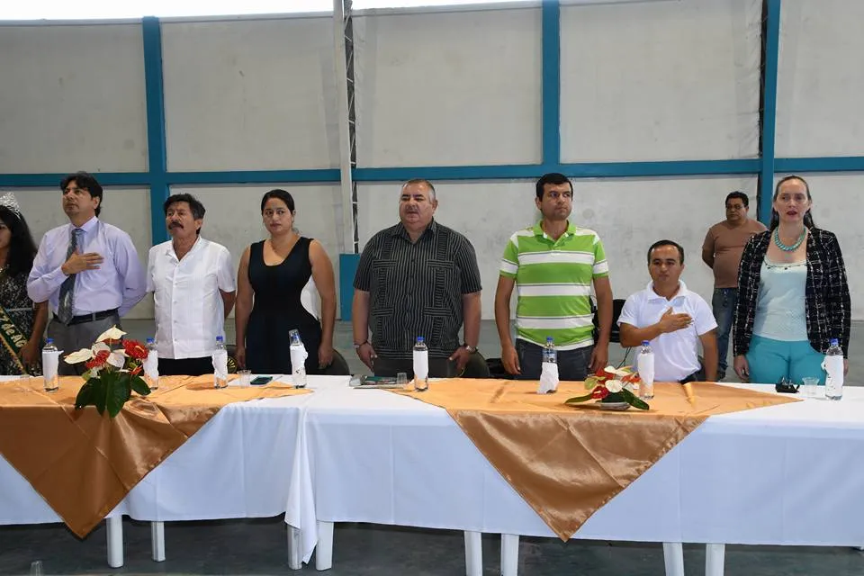 TODAS LAS AUTORIDADES QUE ASISTIERON CANTARON LA CANCIÓN PATRIA