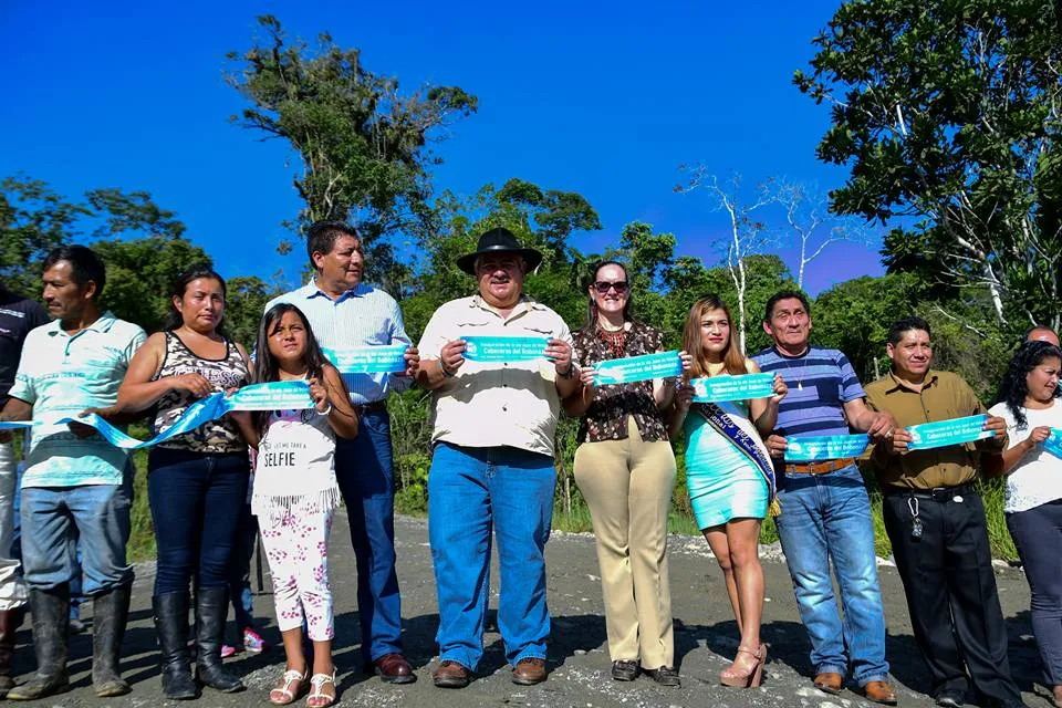 MOMENTOS DE LA ENTREGA DE OBRA Y CORTE DE CINTA