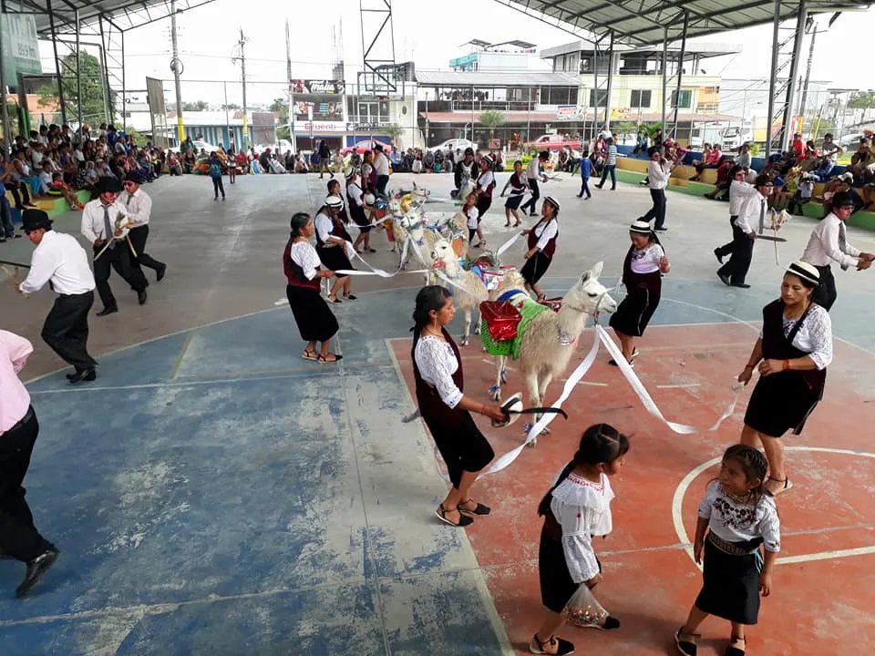 ALEGRÍA Y FOLKLOR EN EL BARRIO EL DORADO