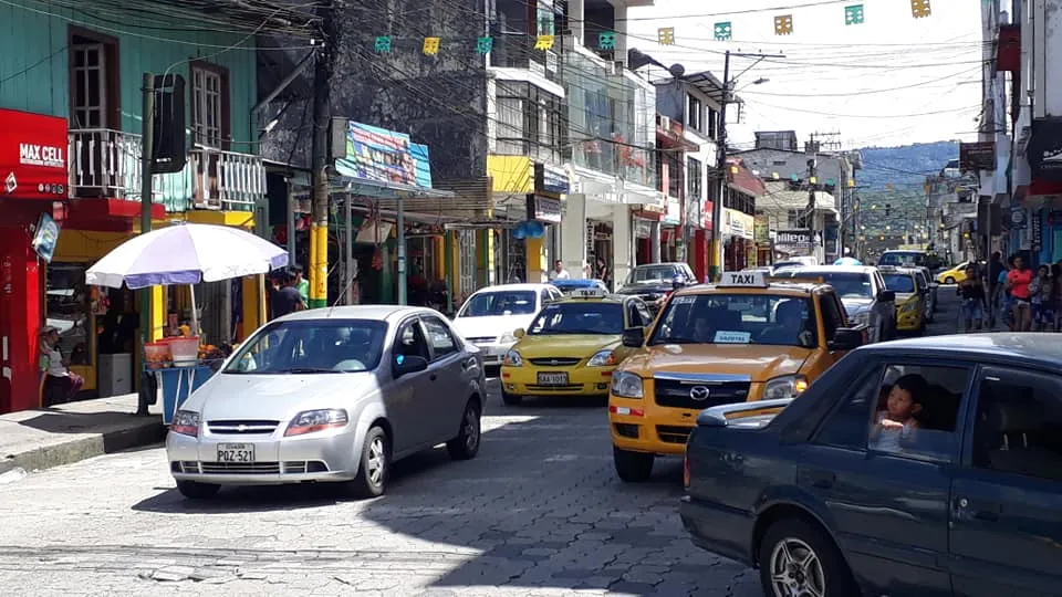 EN EL CENTRO DE PUYO SE CAMBIARÁN SEMÁFOROS QUE CUMPLIERON SU VIDA ÚTIL