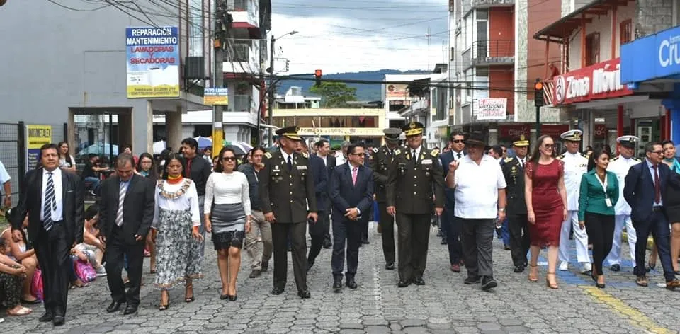 MOMENTOS DEL DESFILE CUANDO LAS AUTORIDADES ACOMPAÑARON AL MISMO