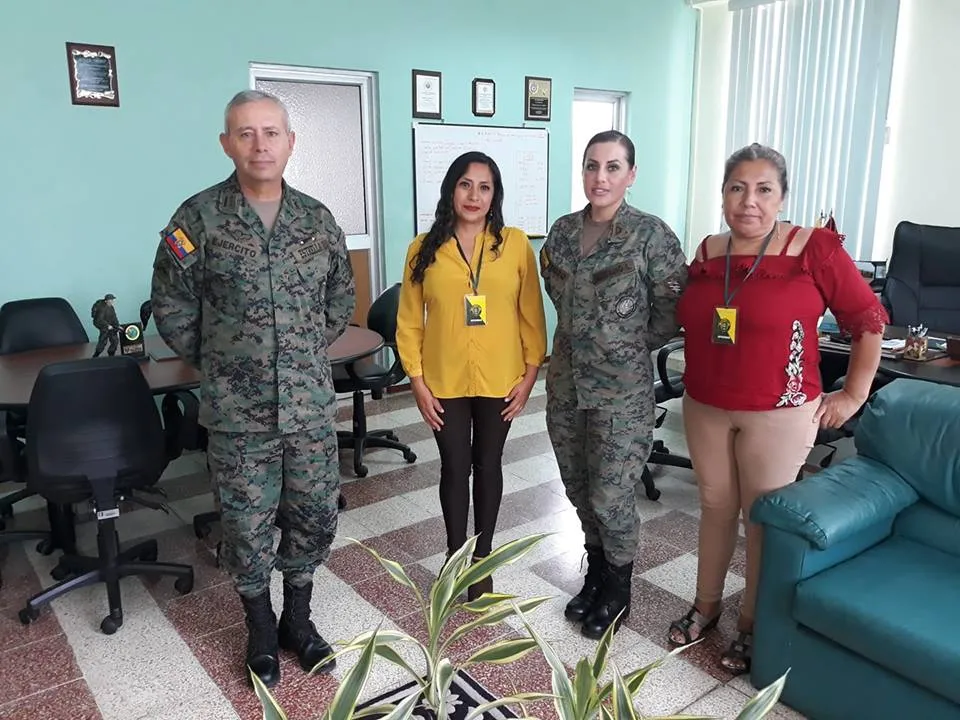 EL SR. CNEL DE EM LUIS ESTRELLA Y PERONAL DE LA BS17 PASTAZA Y LA FUNDACIÓN