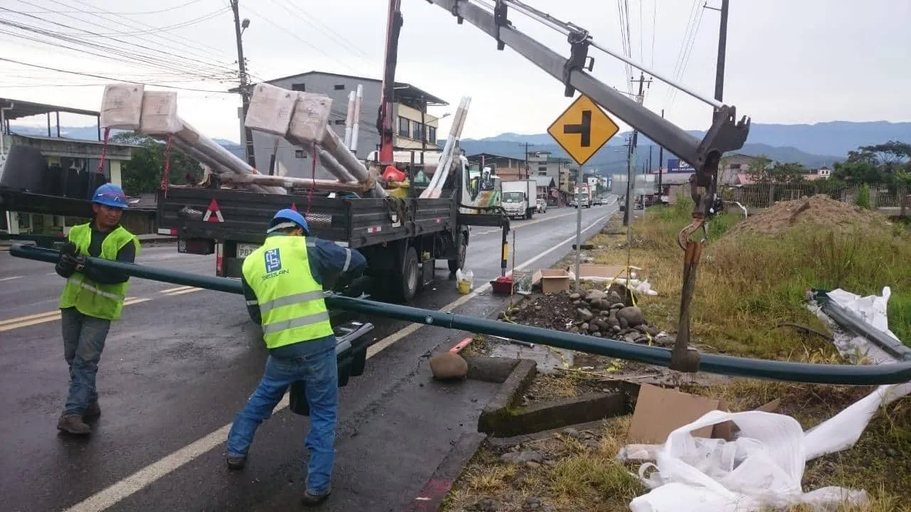 TRABAJOS QUE SE REALIZAN PARA UBICAR SEMÁFOROS