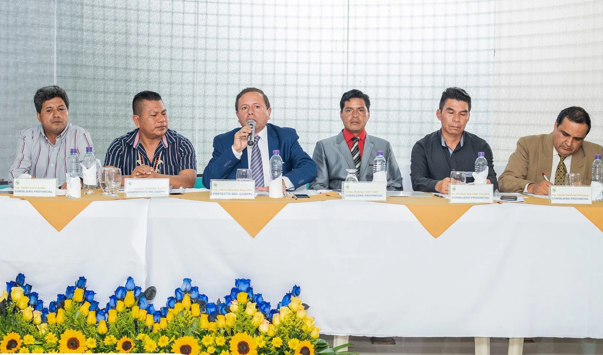 EL PREFECTO Y SUS CONCEJEROS PROVINCIALES