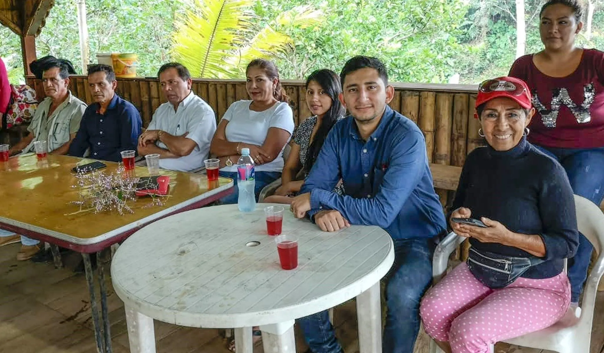 EL PREFECTO JAIME GUEVARA JUNTO A SU ESPOSA Y LOS LÍDERES