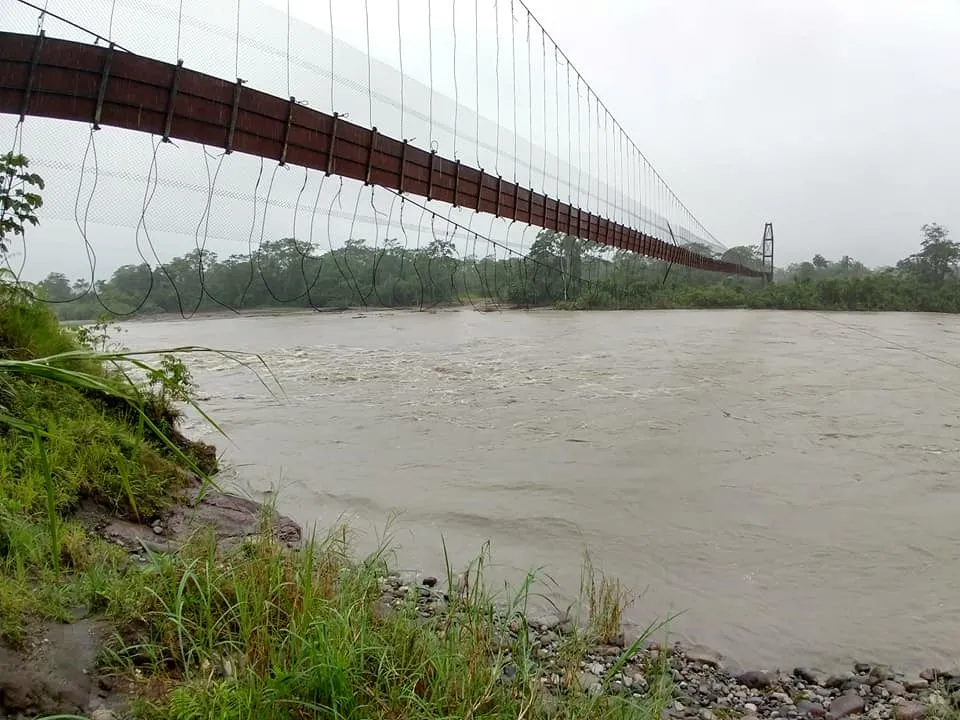 ESTE PUENTE A PUNTO DE CAERSE